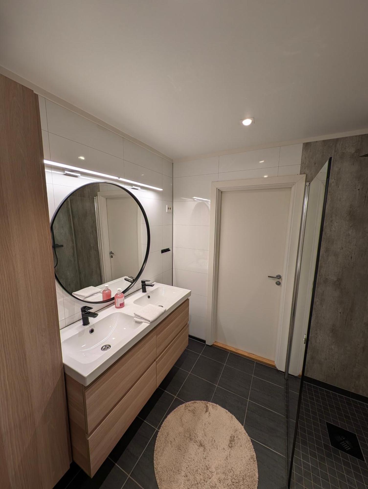 Reine City Apartment Rum bild